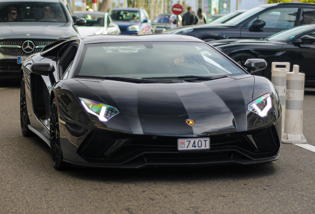 Lamborghini Aventador S LP740-4