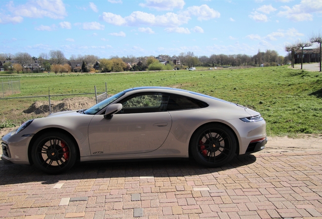 Porsche 992 Carrera 4 GTS