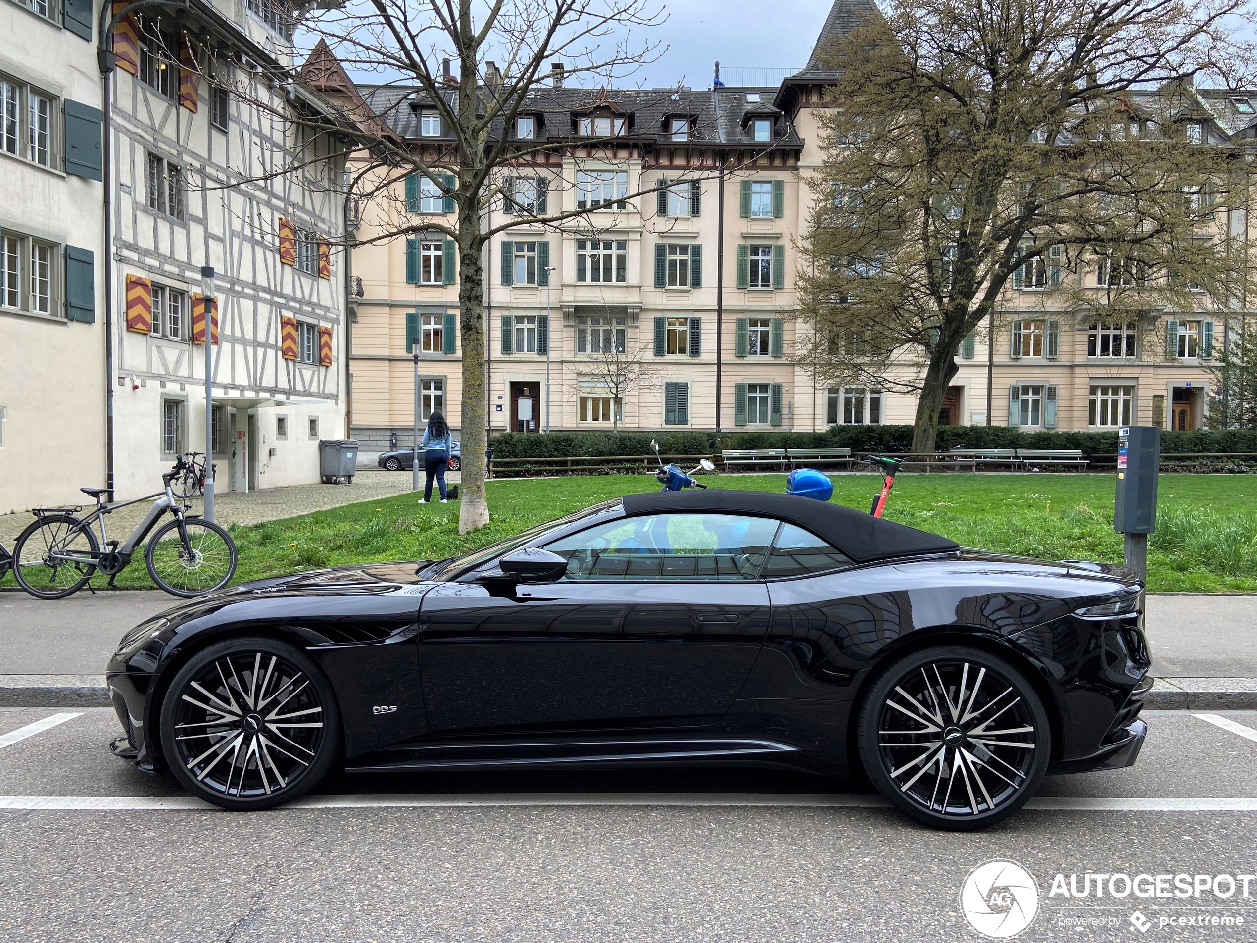 Aston Martin DBS Superleggera Volante