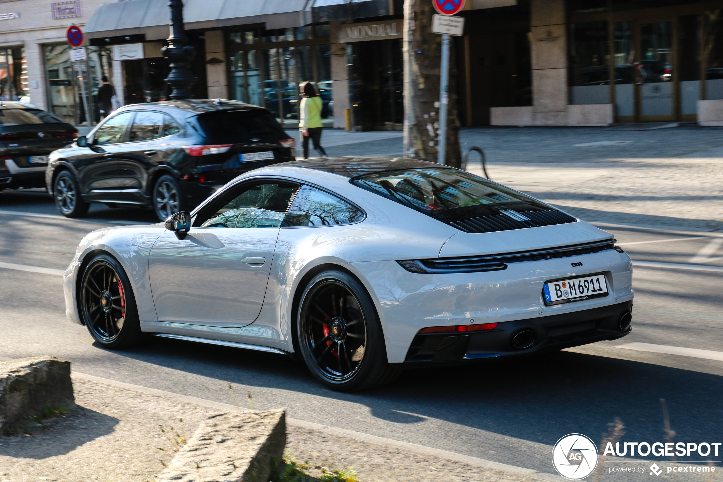 Porsche 992 Carrera 4 GTS