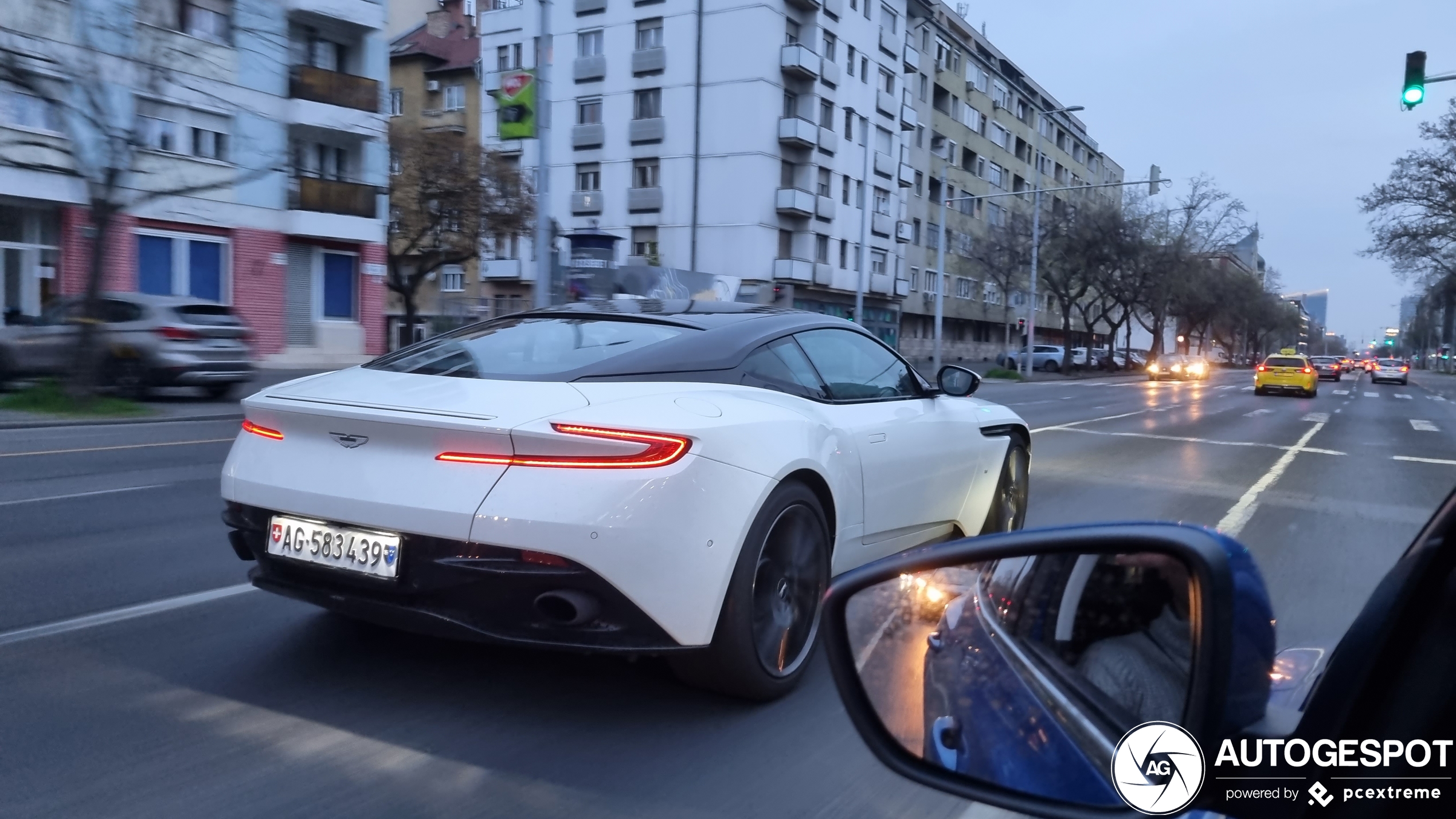 Aston Martin DB11