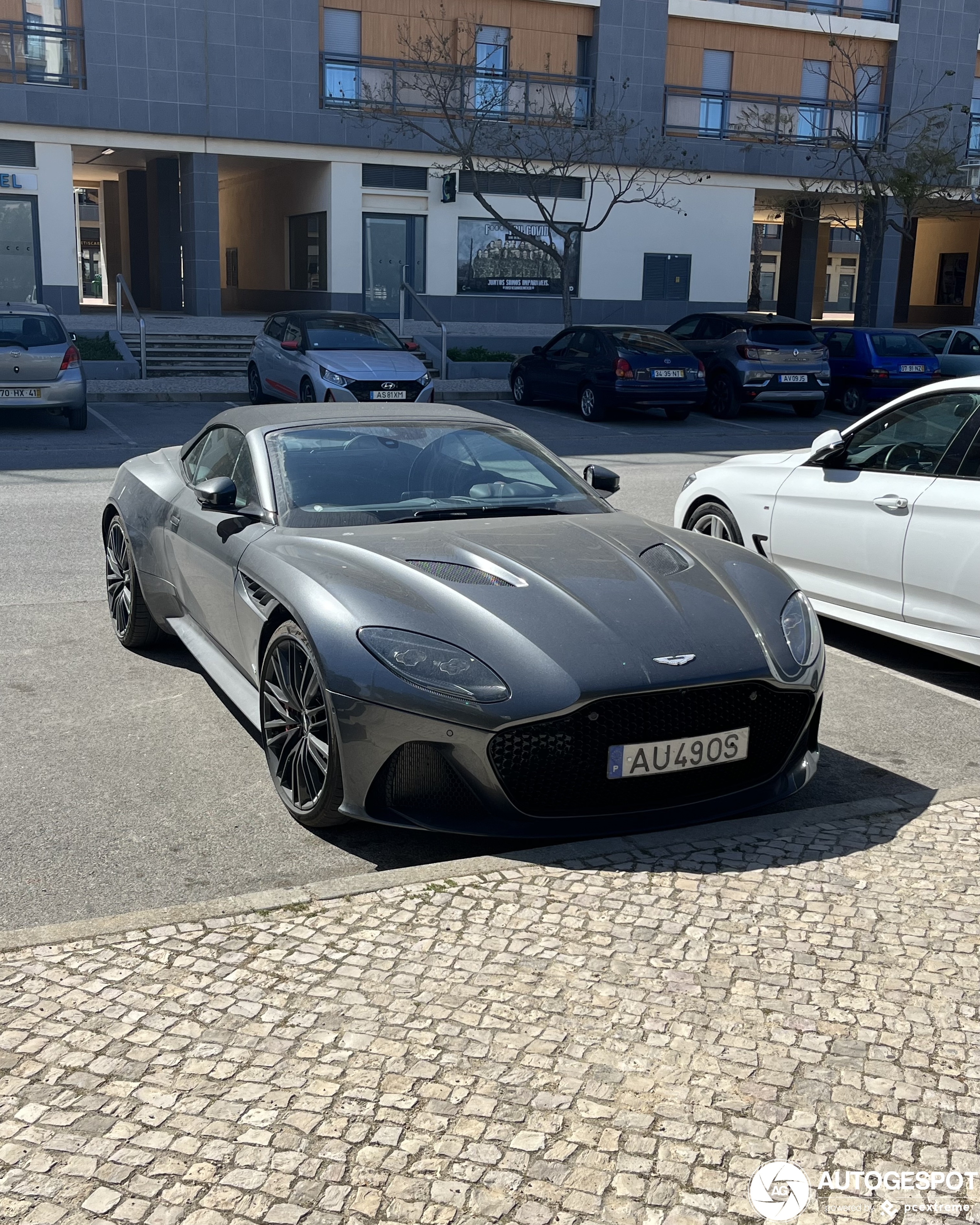 Aston Martin DBS Superleggera Volante