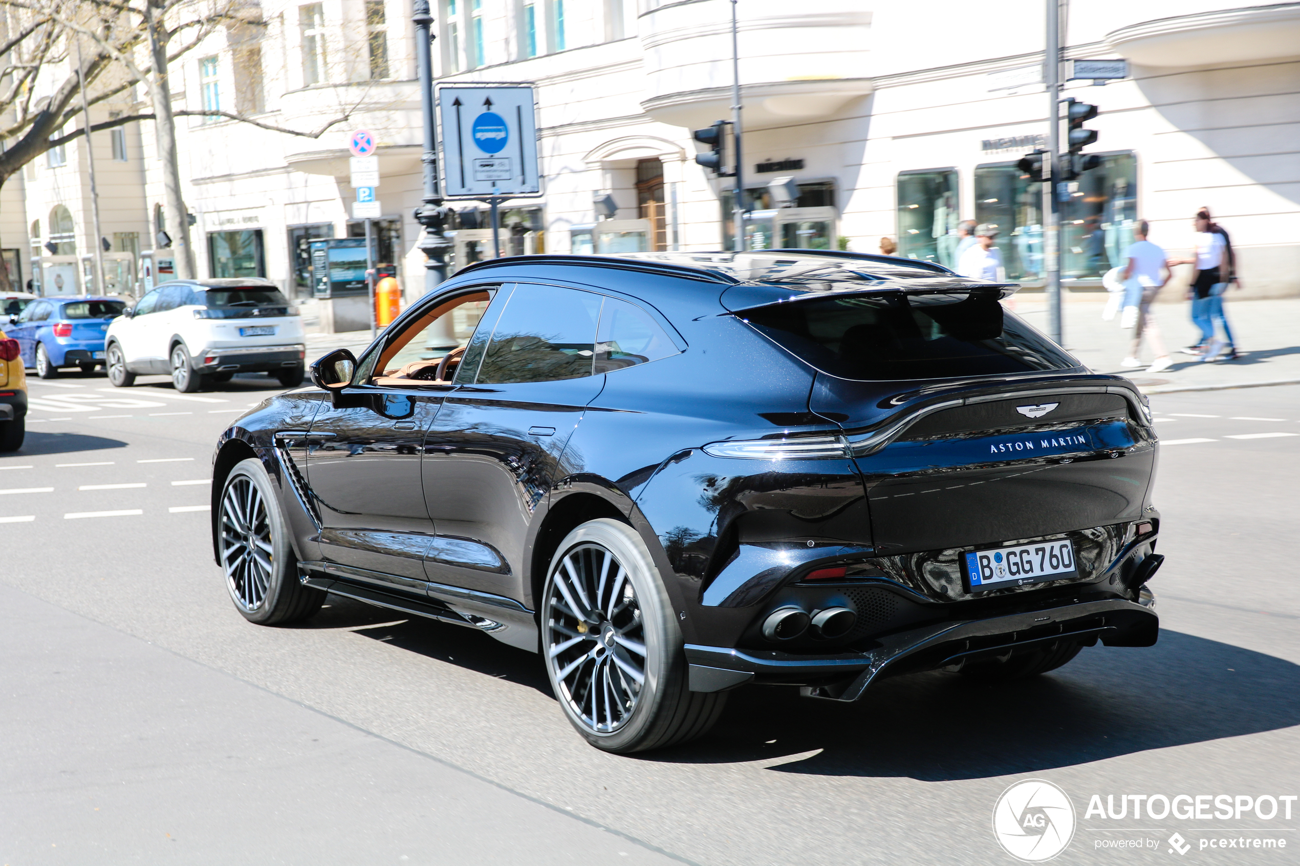 Aston Martin DBX707