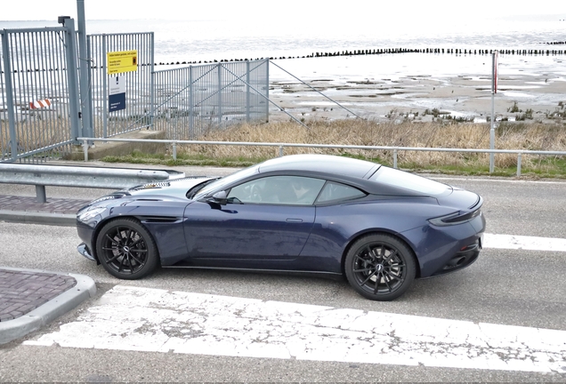 Aston Martin DB11 AMR