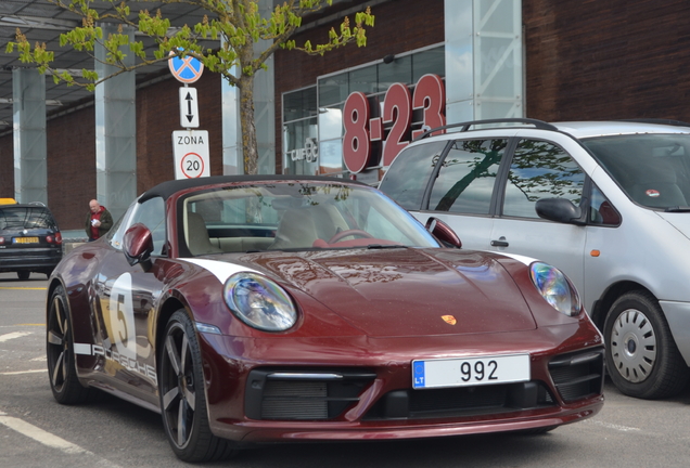 Porsche 992 Targa 4S Heritage Design Edition