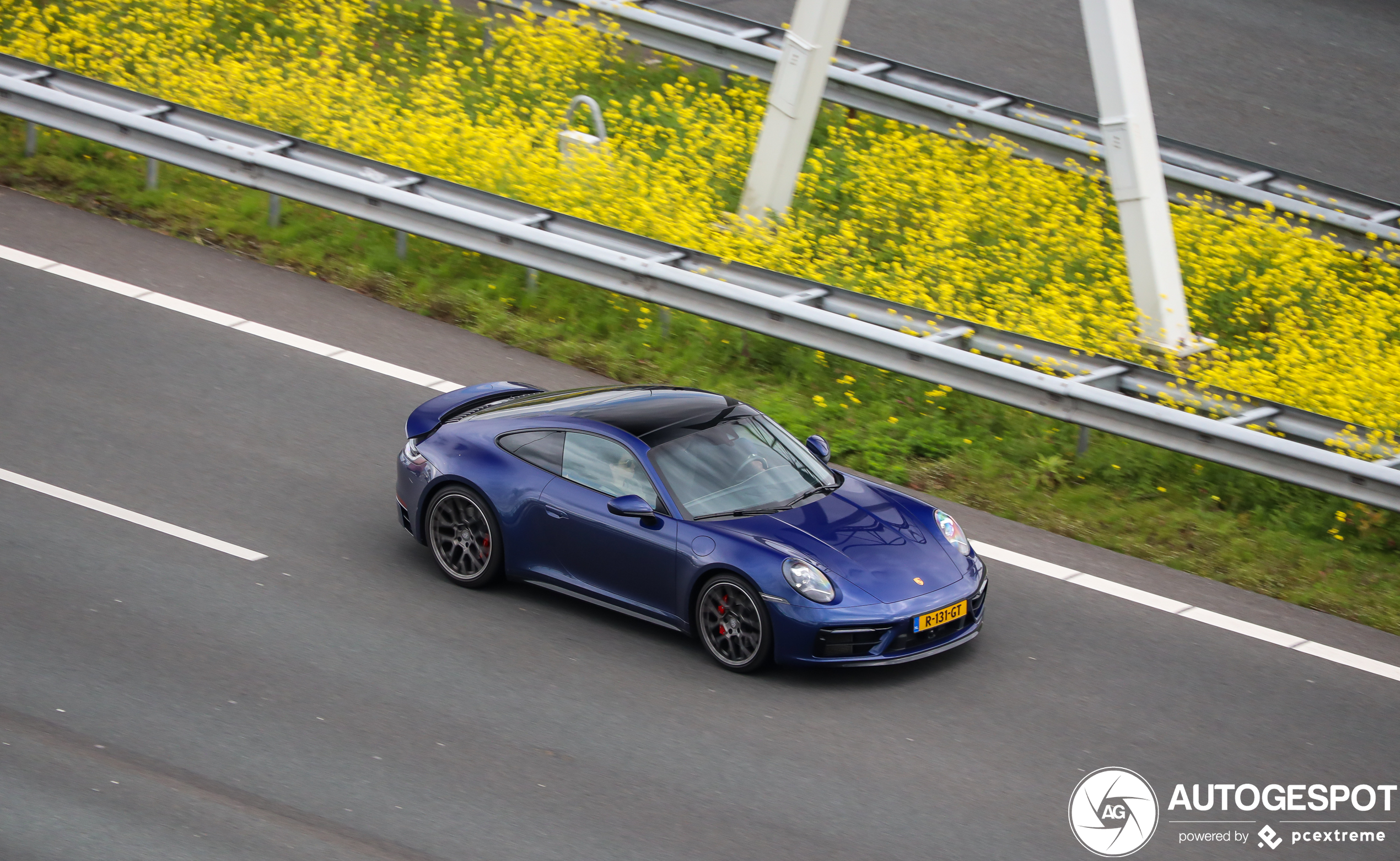 Porsche 992 Carrera 4S