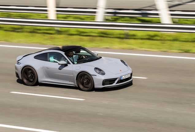 Porsche 992 Carrera 4 GTS