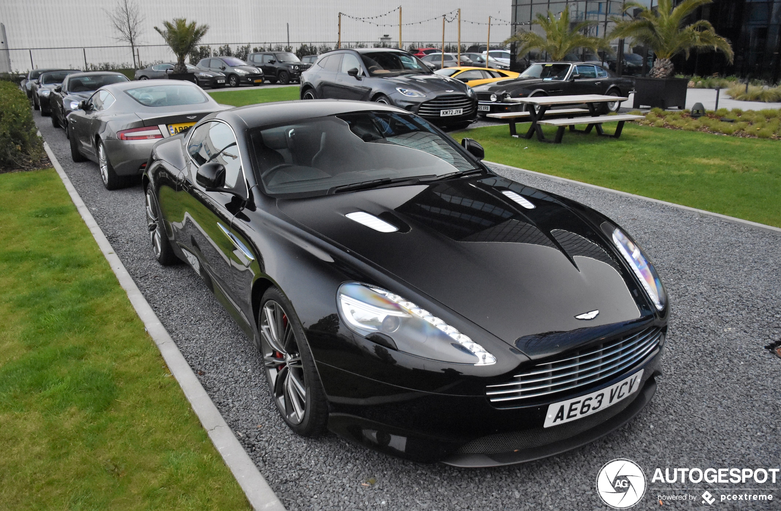 Aston Martin DB9 2015 Carbon Black Edition