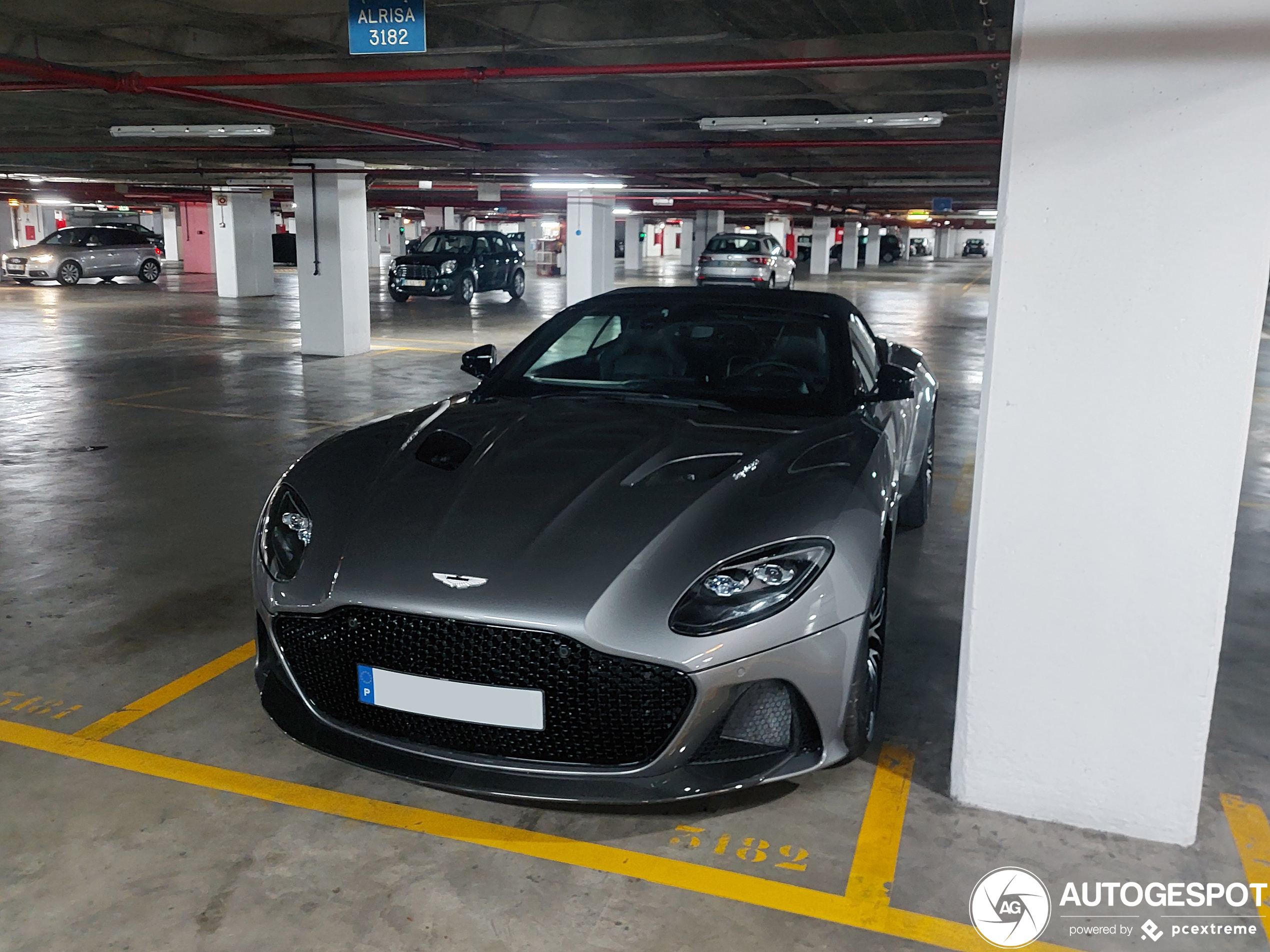 Aston Martin DBS Superleggera Volante