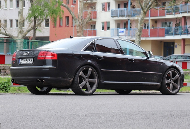 Audi S8 D3