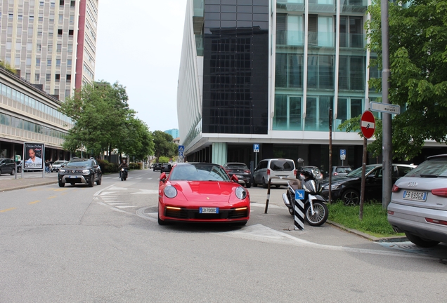 Porsche 992 Carrera 4S