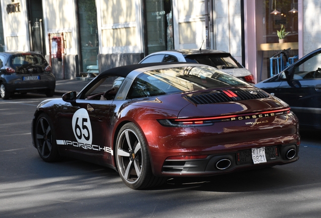 Porsche 992 Targa 4S Heritage Design Edition