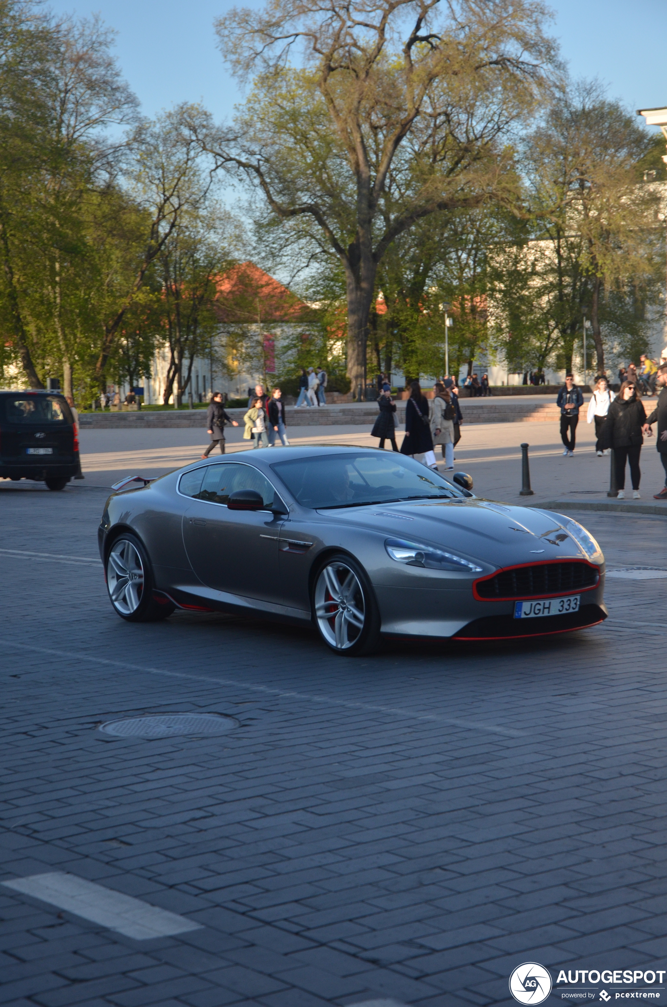 Aston Martin Virage 2011