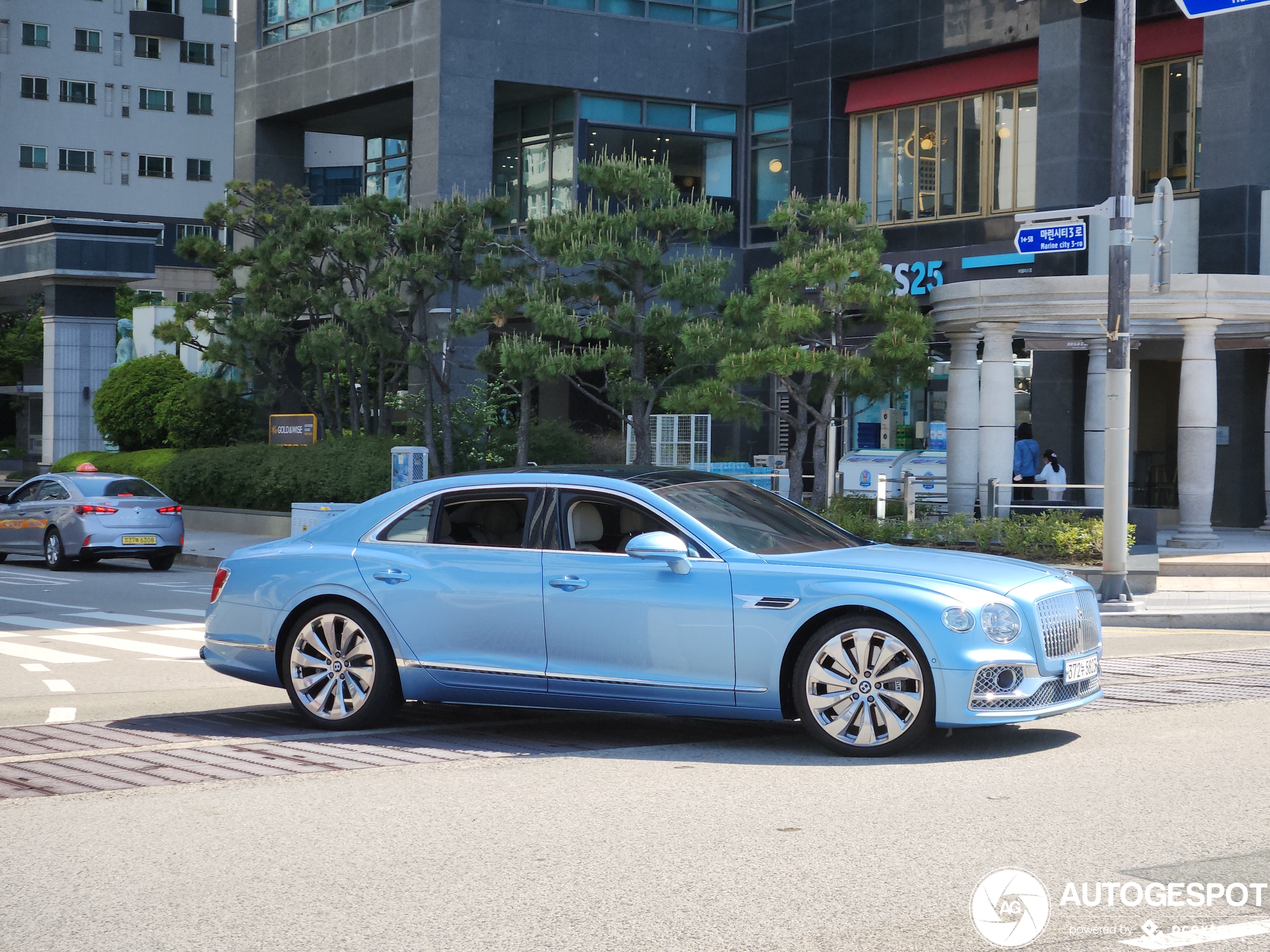 Bentley Flying Spur V8 2021