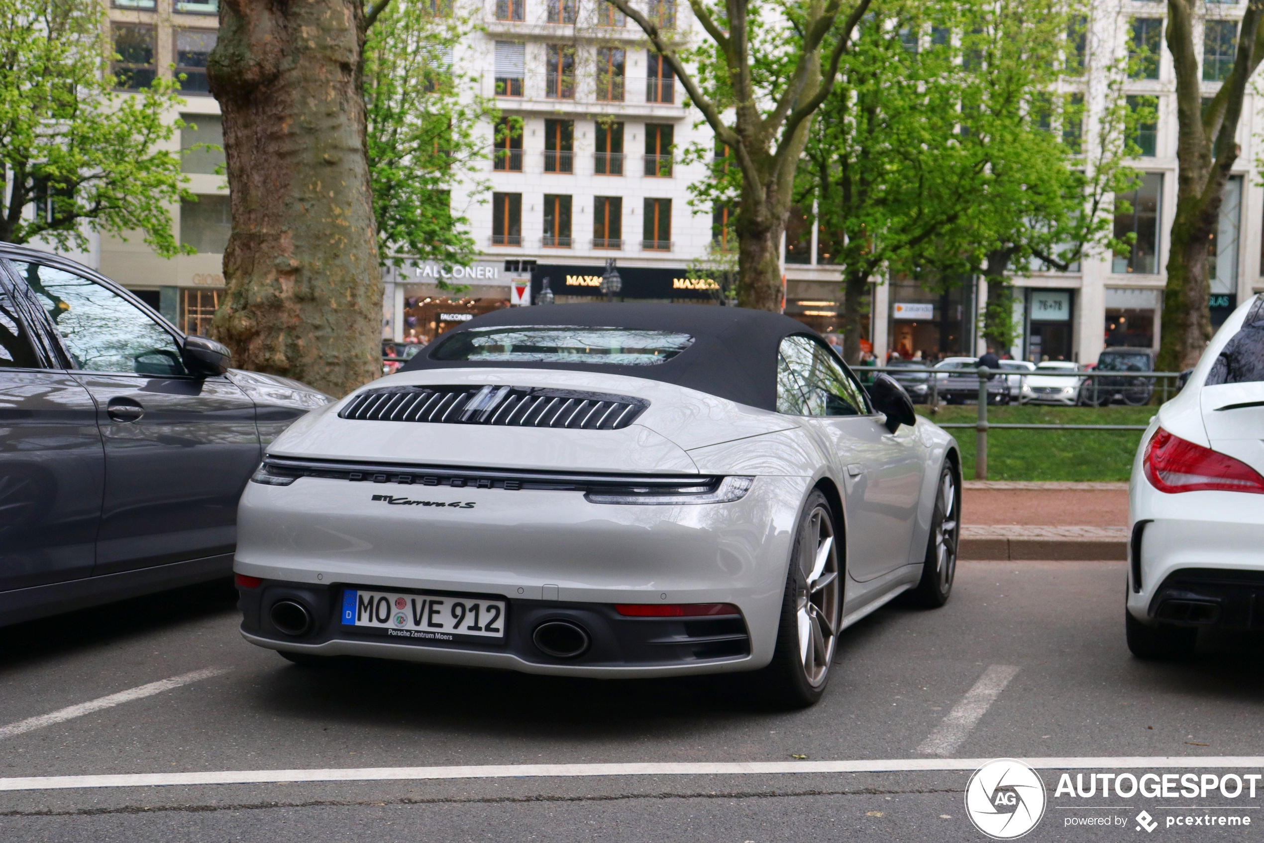 Porsche 992 Carrera 4S Cabriolet