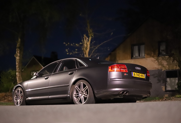 Audi S8 D3