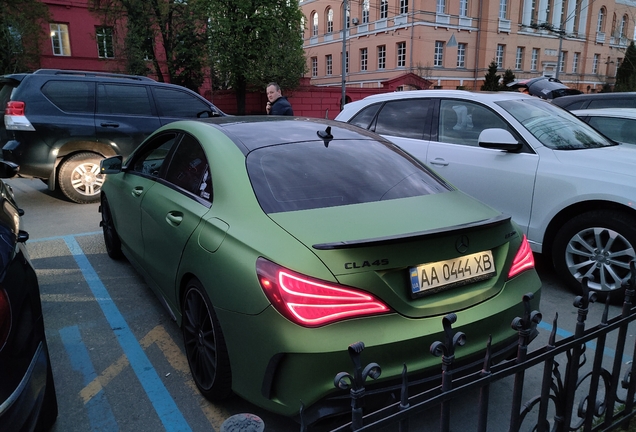 Mercedes-Benz CLA 45 AMG C117