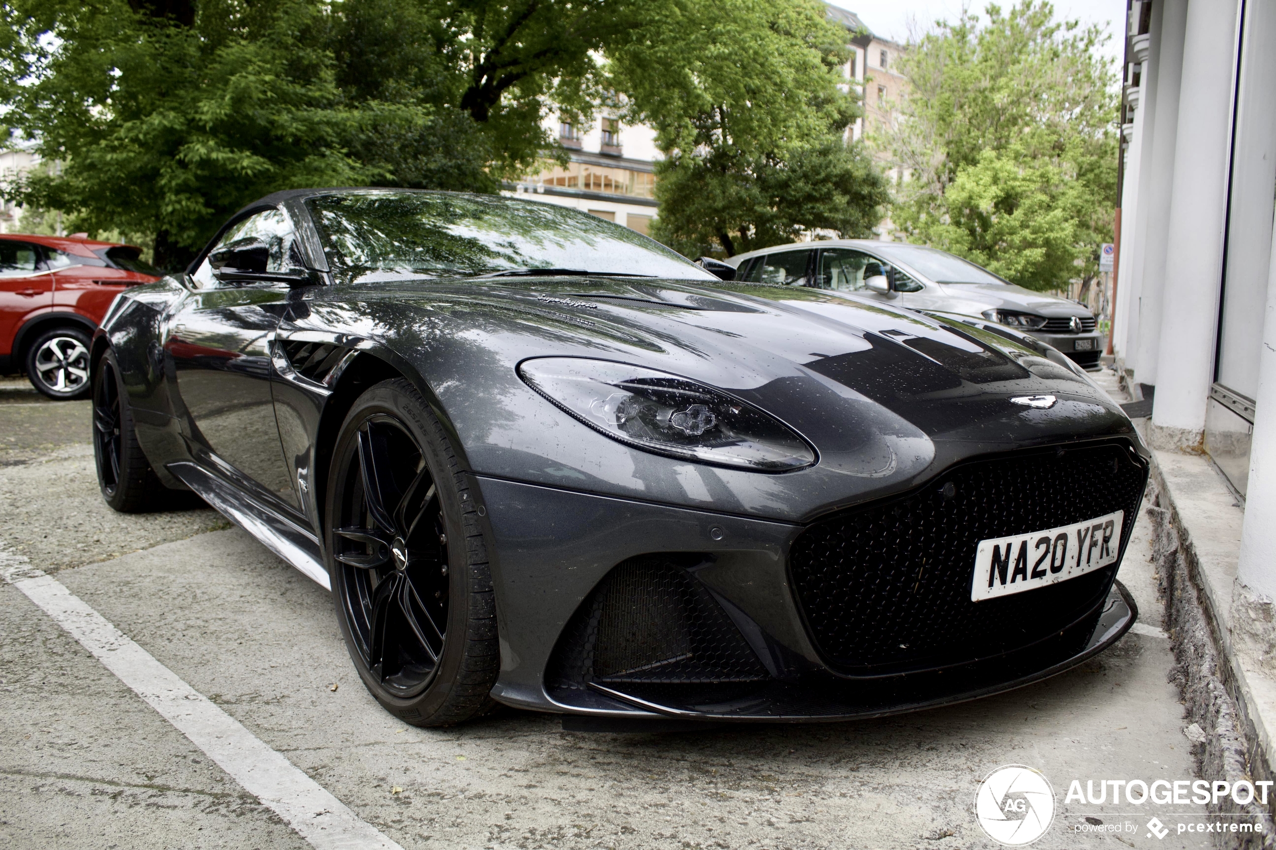 Aston Martin DBS Superleggera Volante