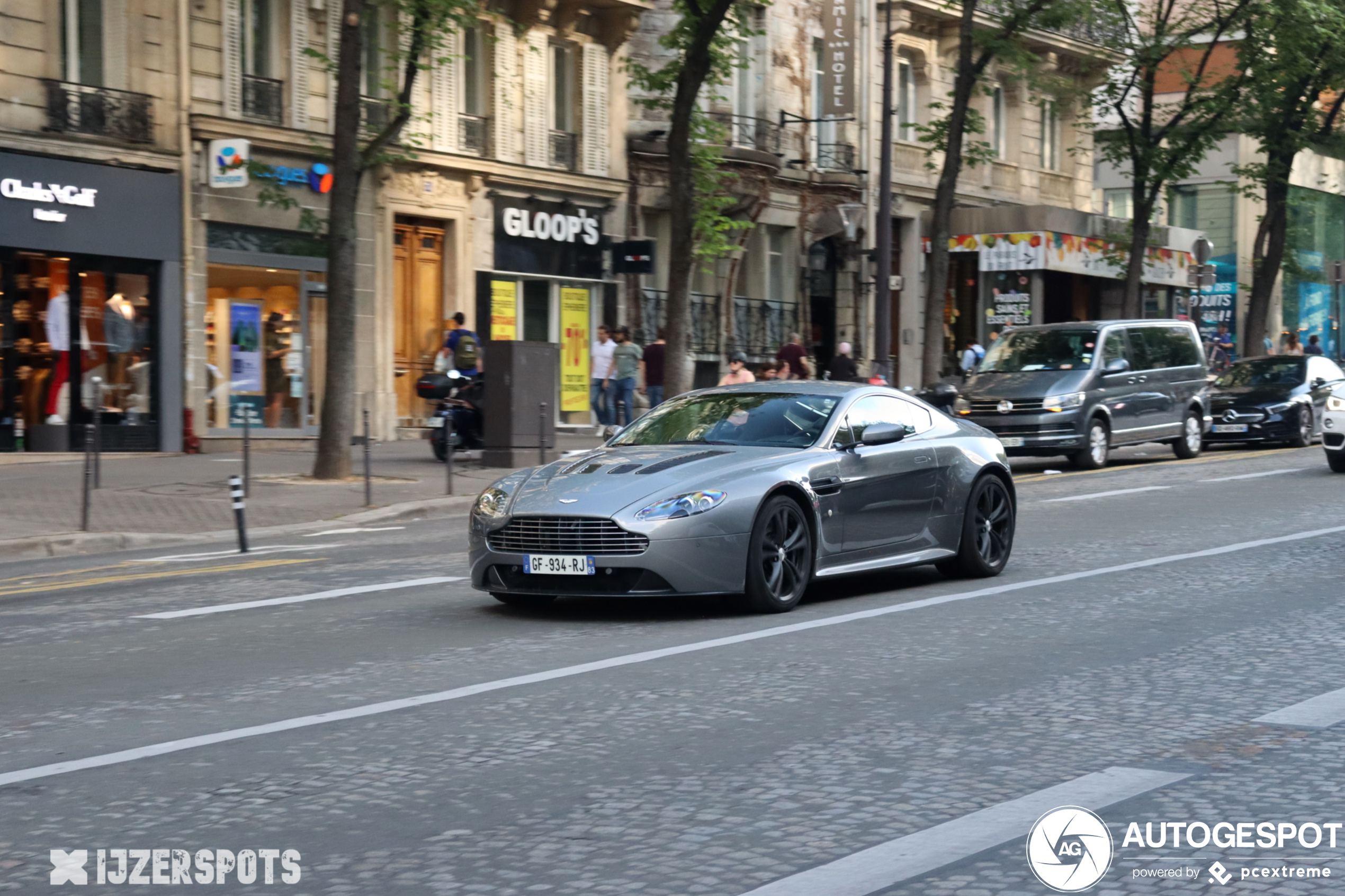 Aston Martin V12 Vantage