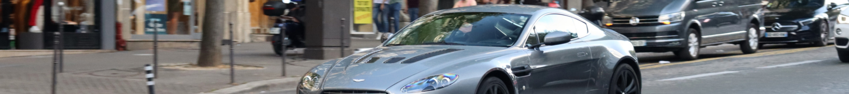 Aston Martin V12 Vantage