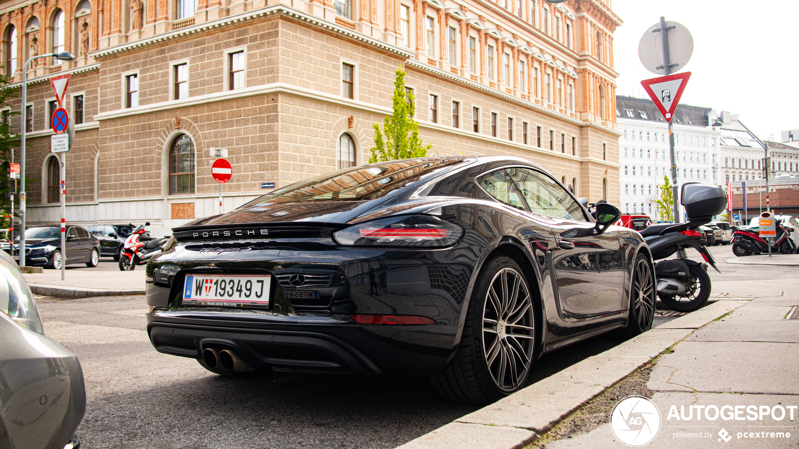 Porsche 718 Cayman S