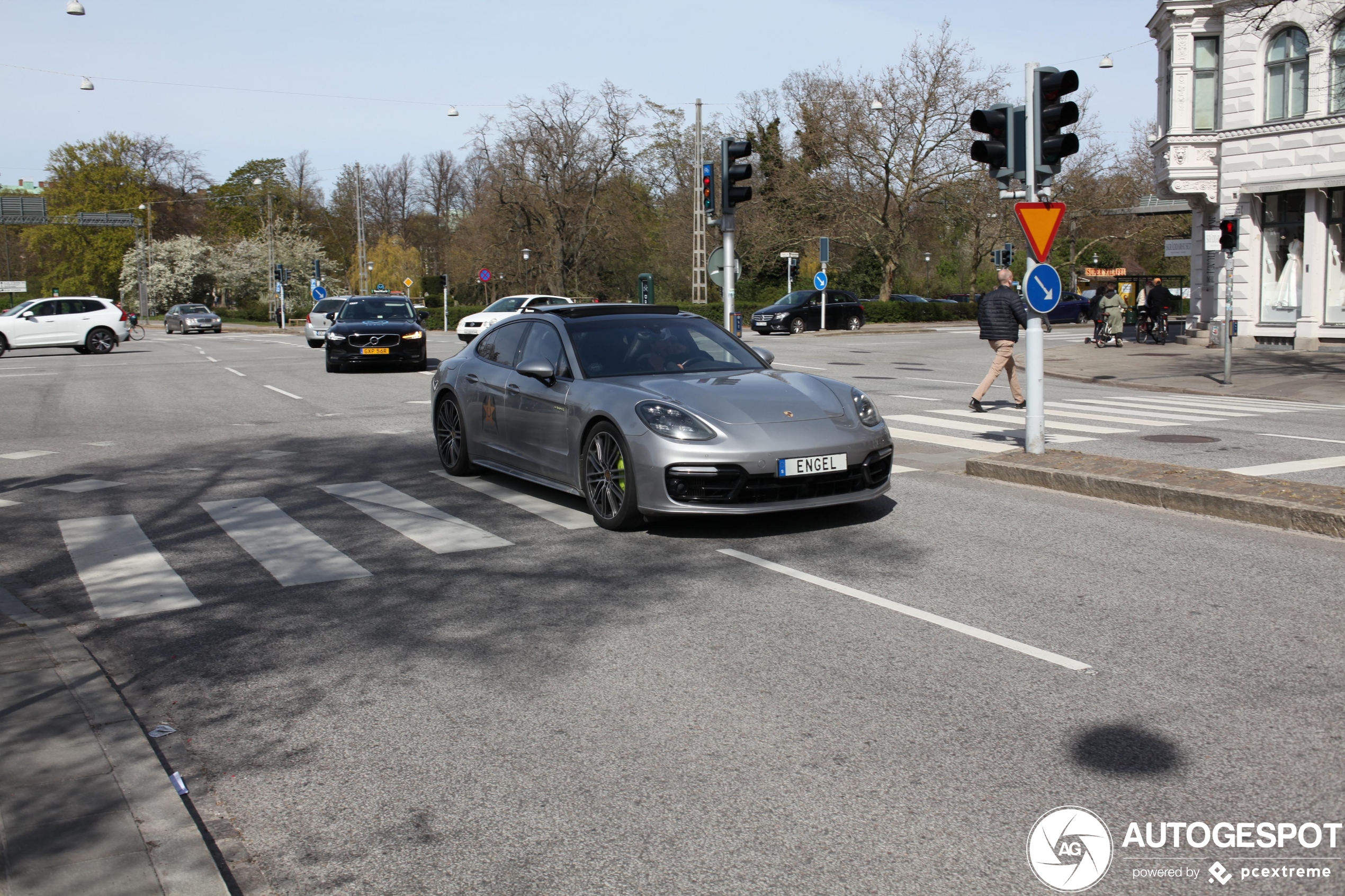 Porsche 971 Panamera Turbo S E-Hybrid