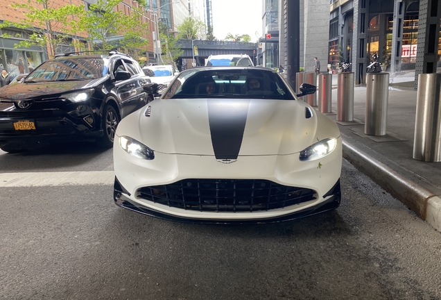 Aston Martin V8 Vantage Formula 1 Edition Roadster