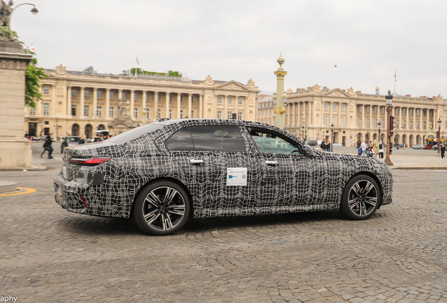 BMW i7