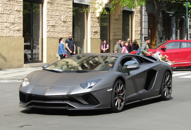 Lamborghini Aventador S LP740-4