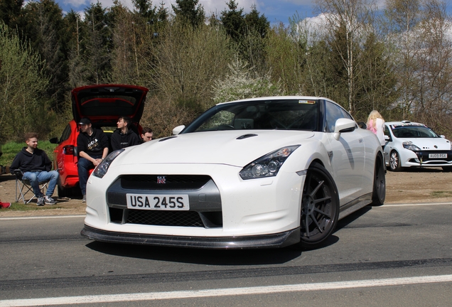 Nissan GT-R