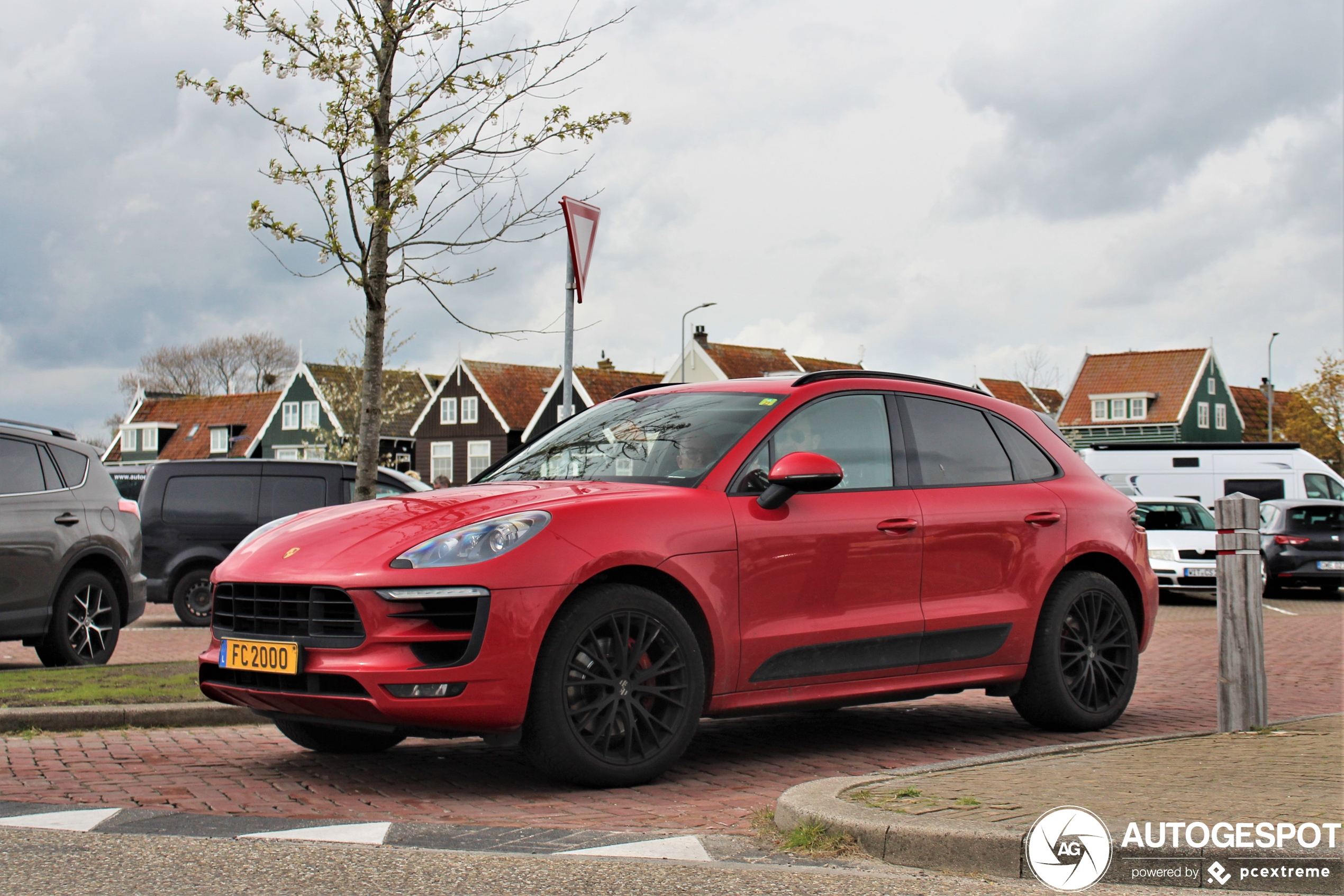 Porsche 95B Macan GTS