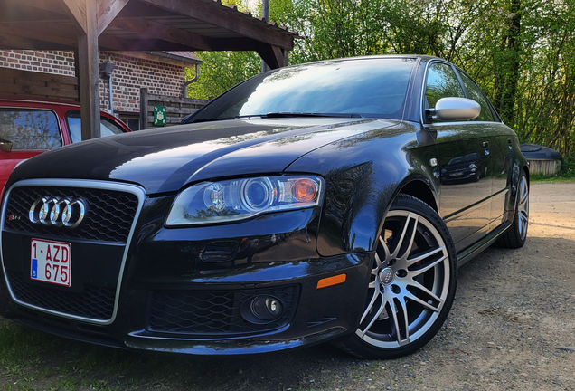 Audi RS4 Sedan