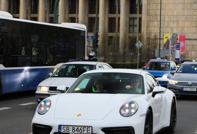 Porsche 992 Carrera 4 GTS