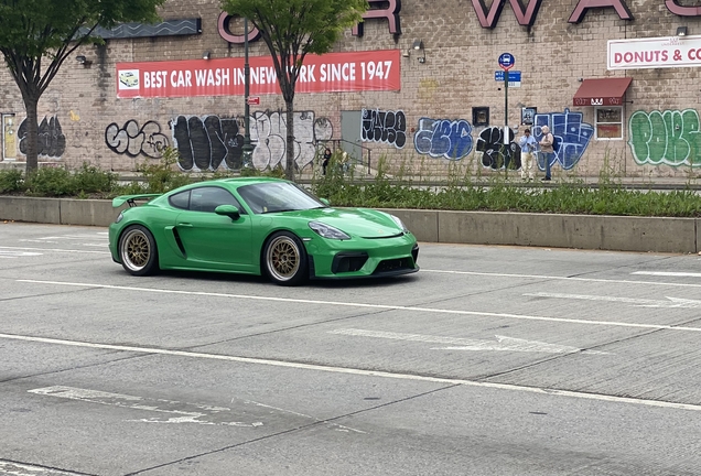 Porsche 718 Cayman GT4