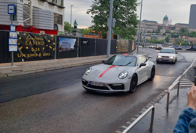 Porsche 992 Carrera 4 GTS