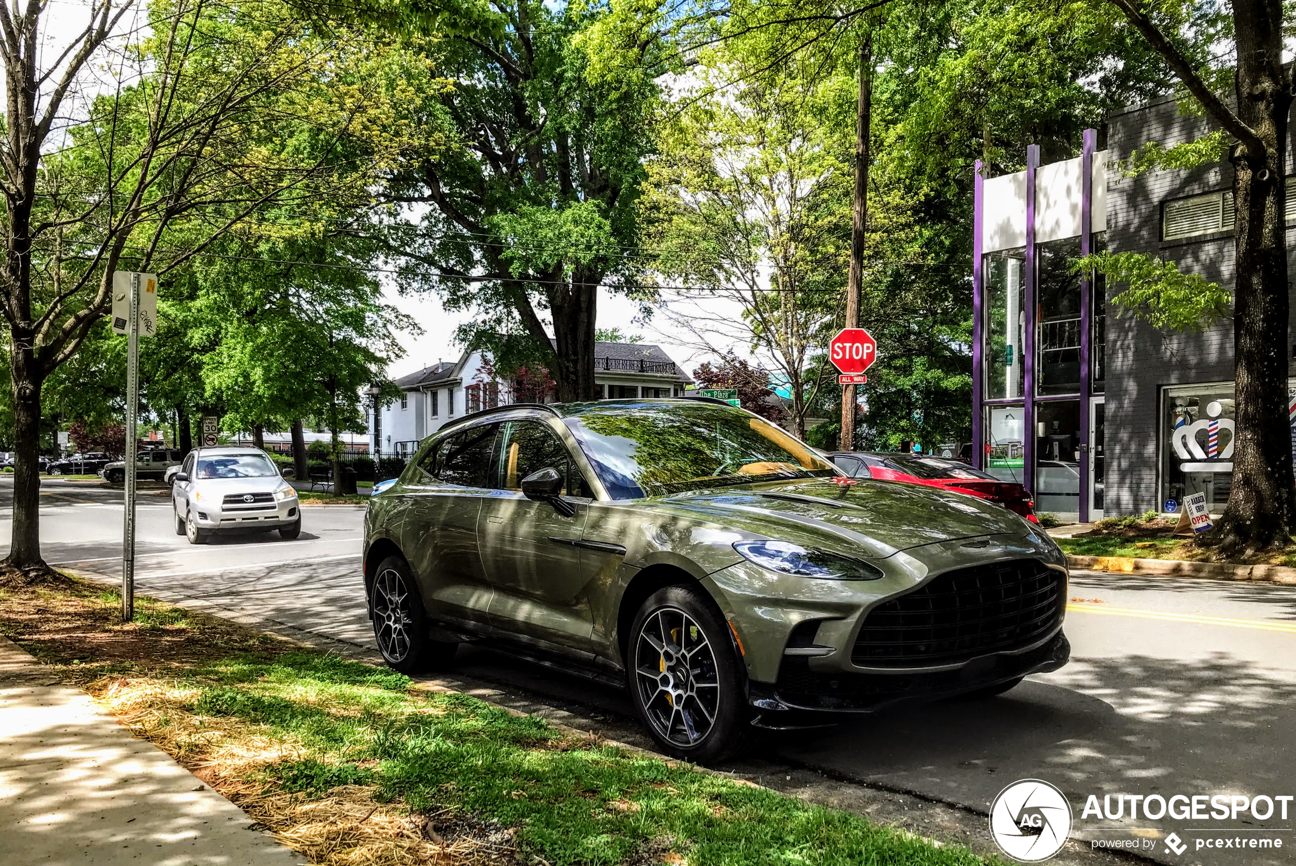 Aston Martin DBX707