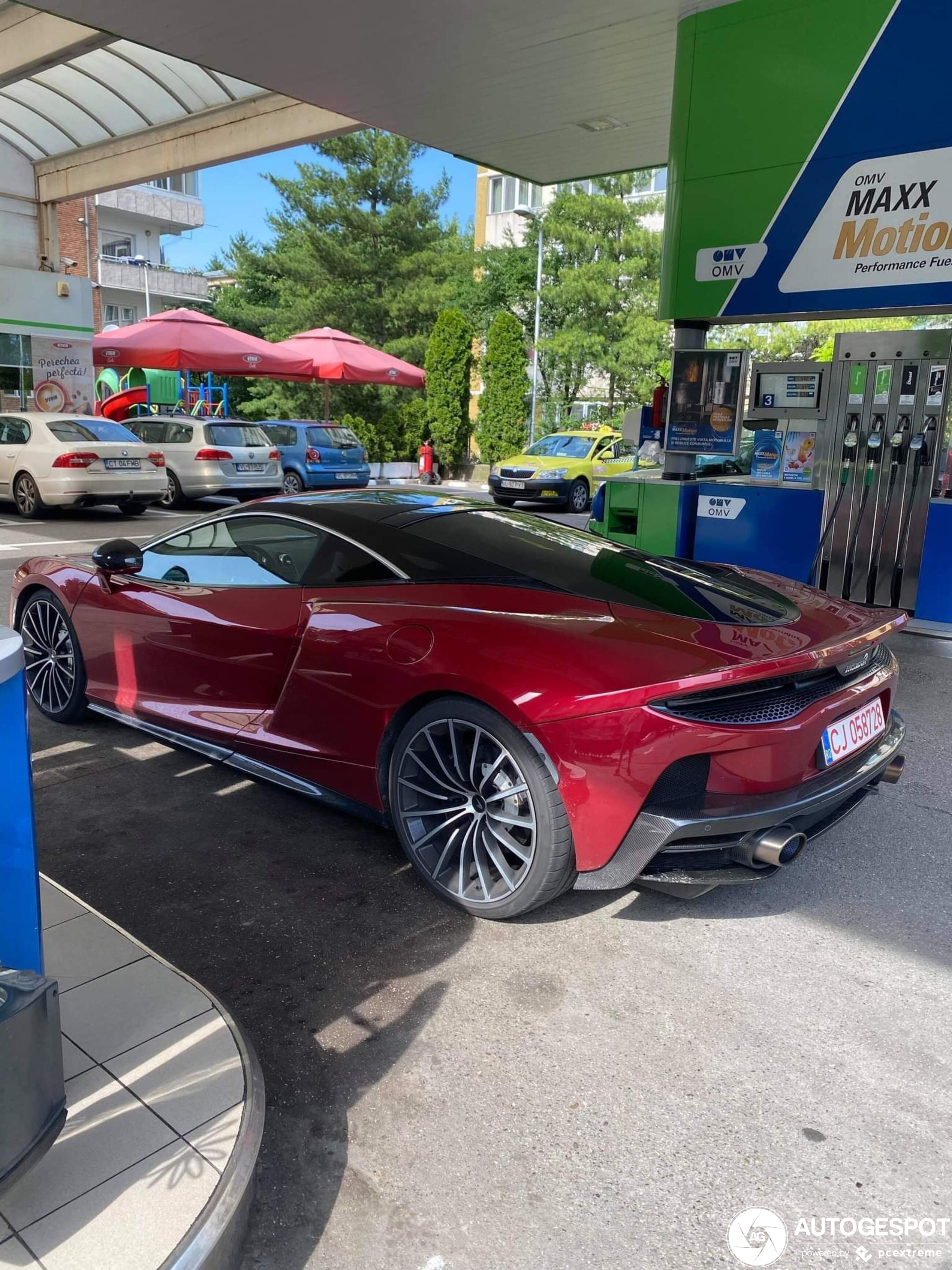 McLaren GT