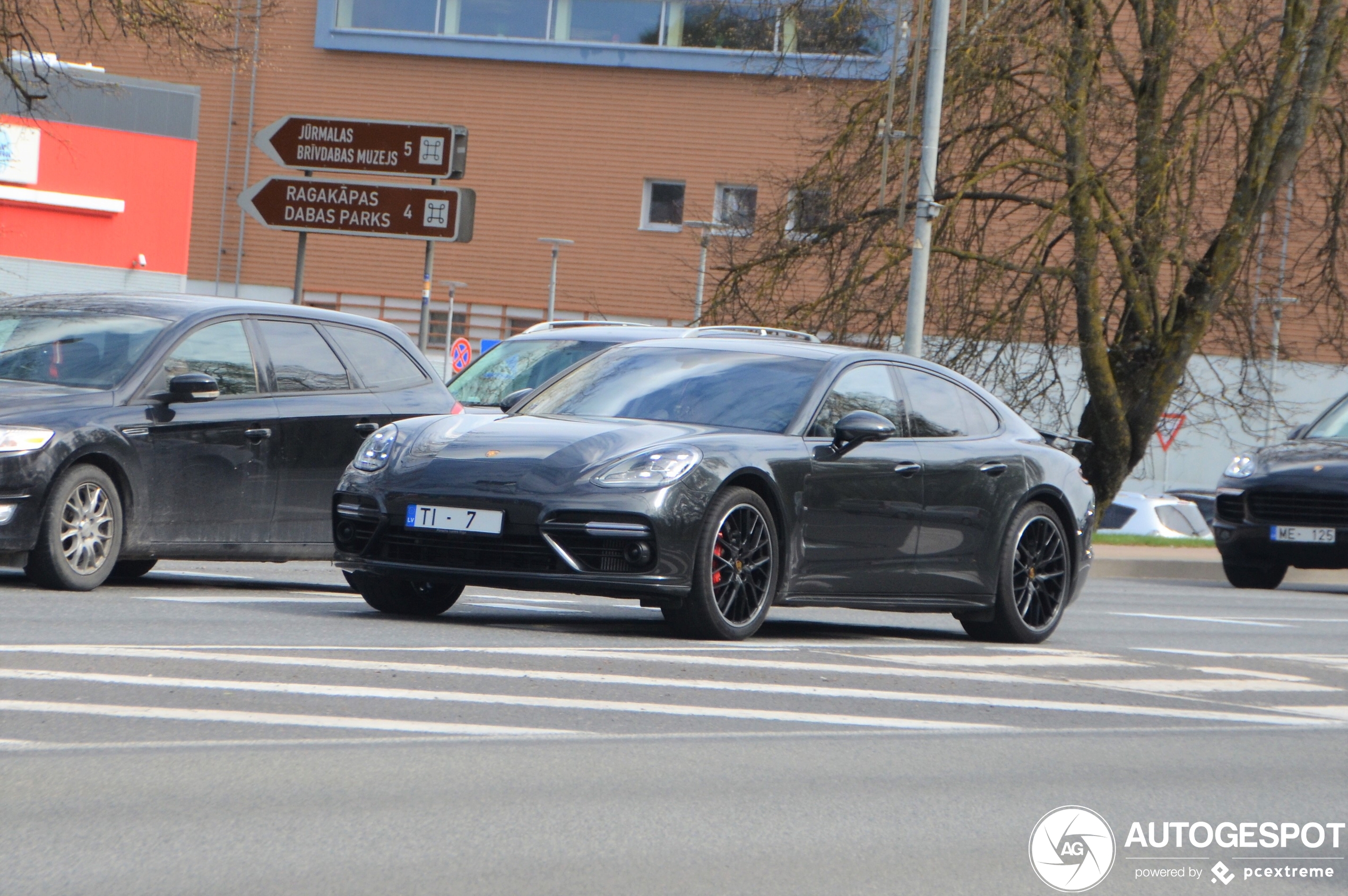 Porsche 971 Panamera Turbo