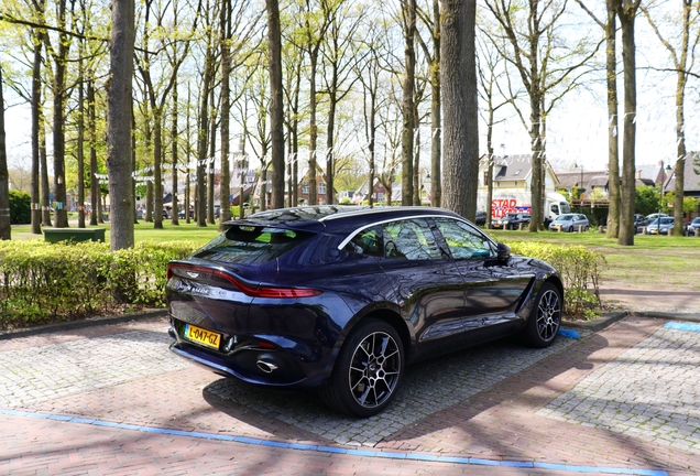 Aston Martin DBX