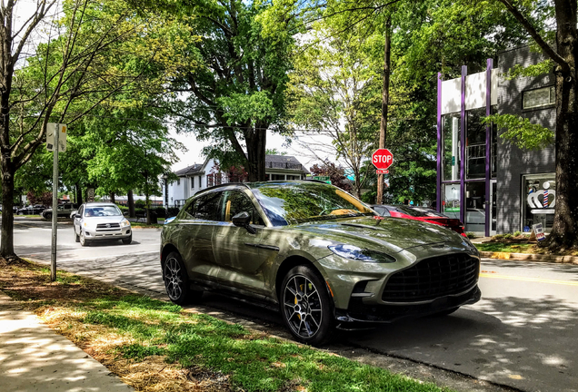 Aston Martin DBX707