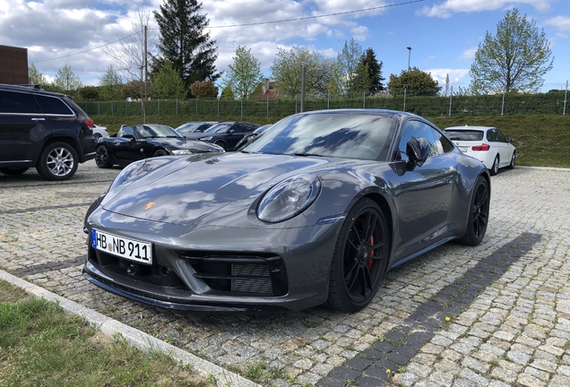 Porsche 992 Carrera 4 GTS