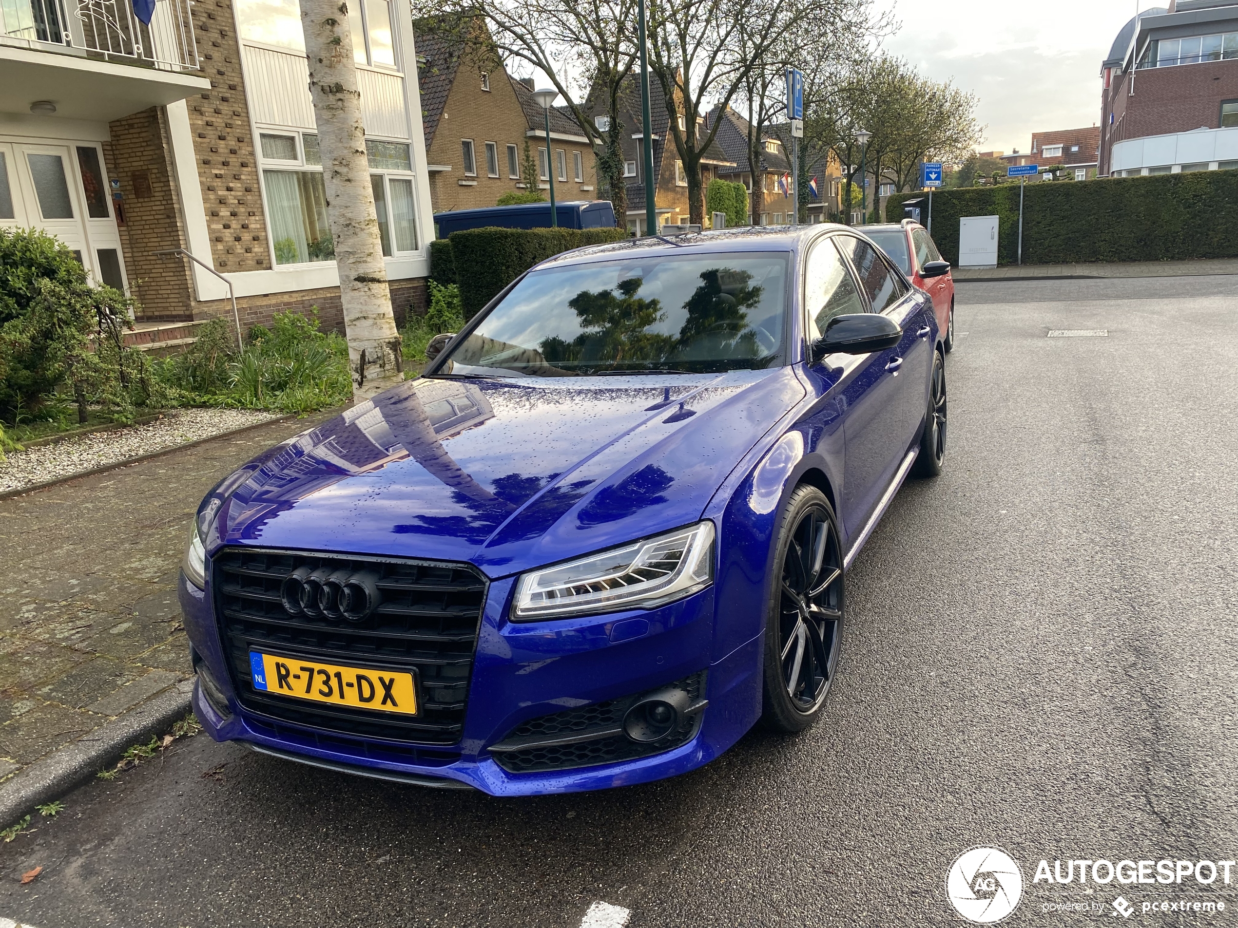 Twee stuks lekker gekleurde Audi S8 Plus