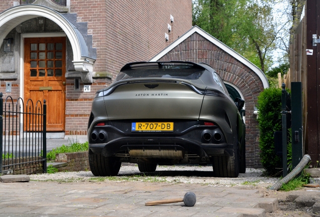 Aston Martin DBX707