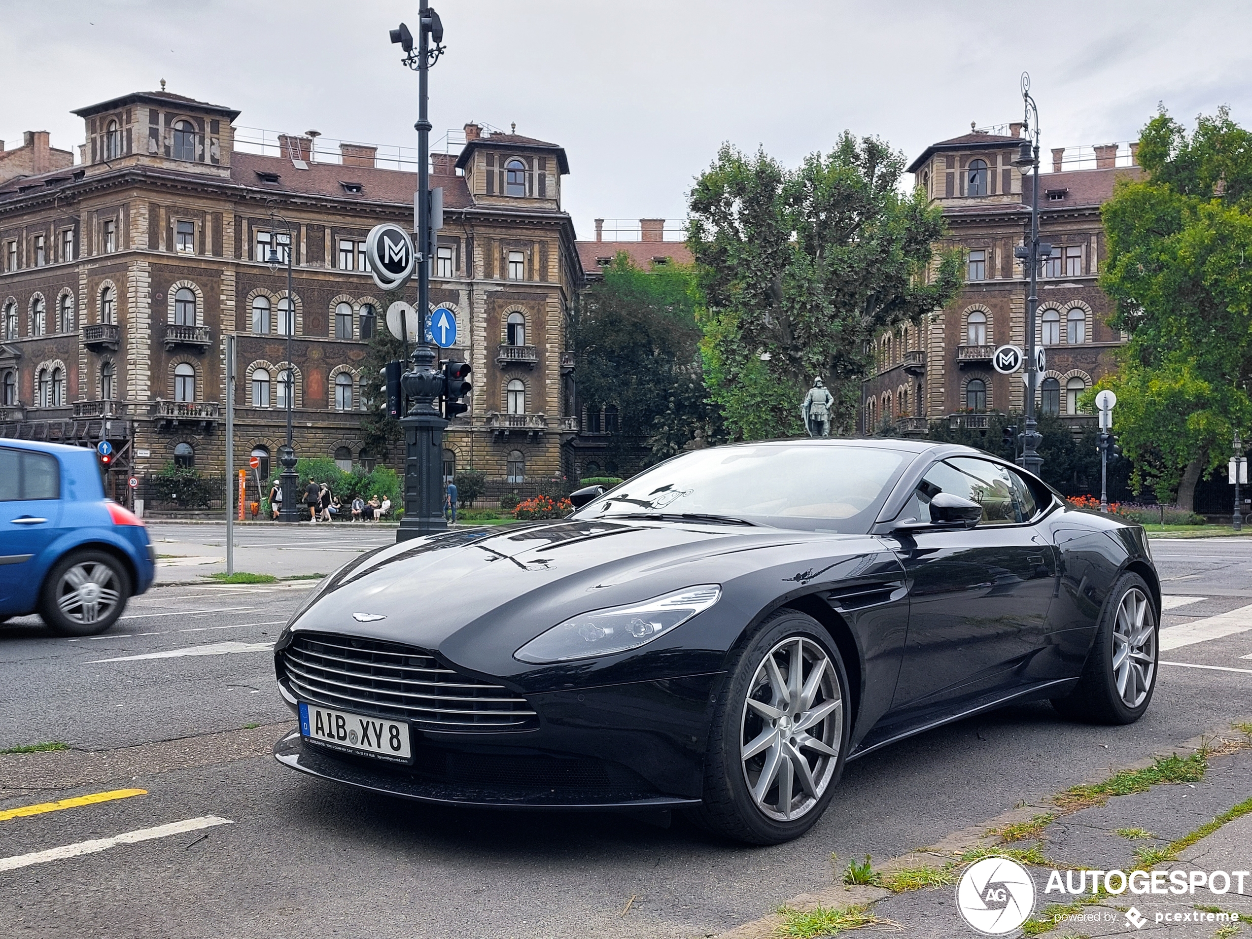 Aston Martin DB11