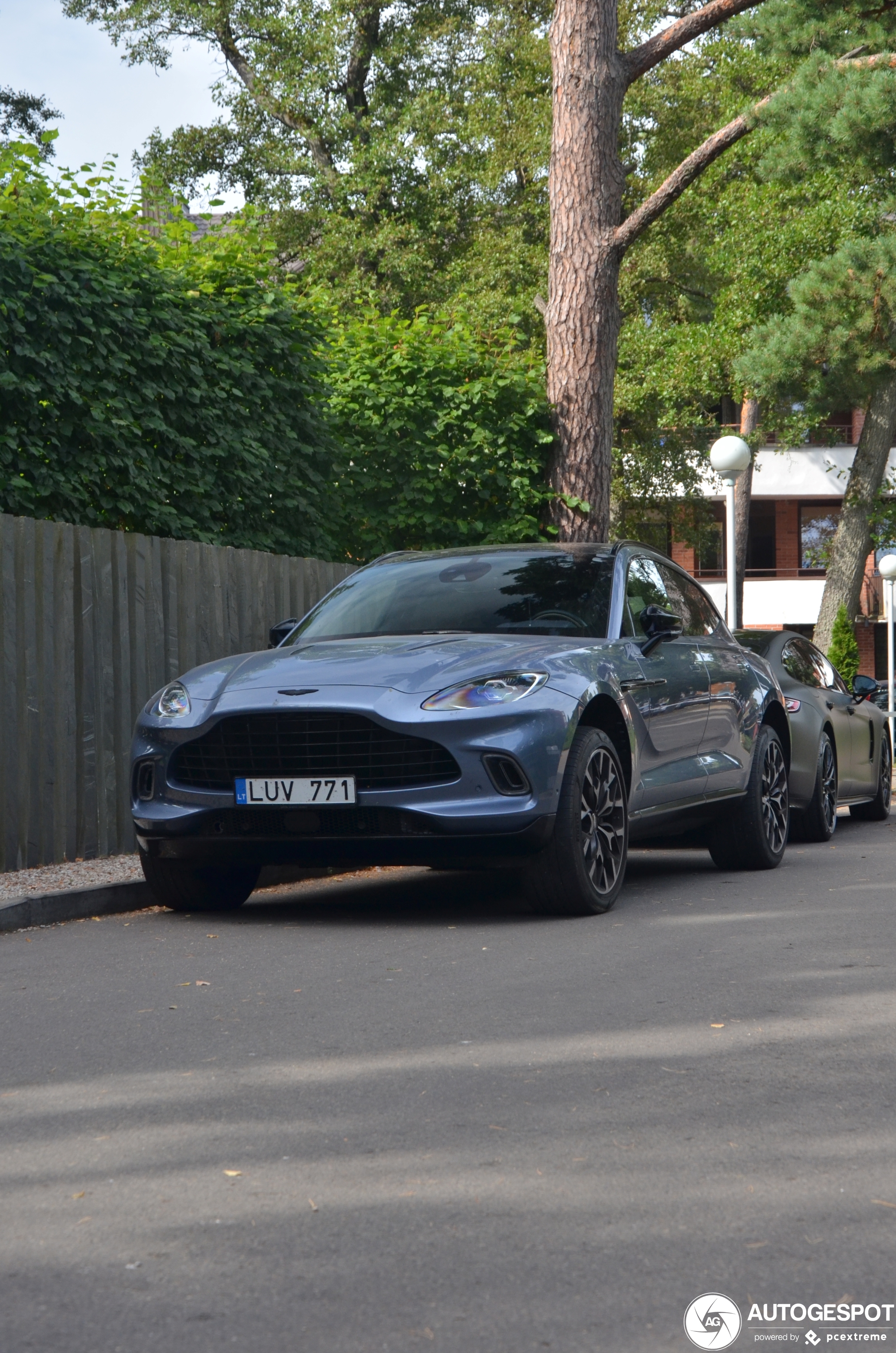 Aston Martin DBX