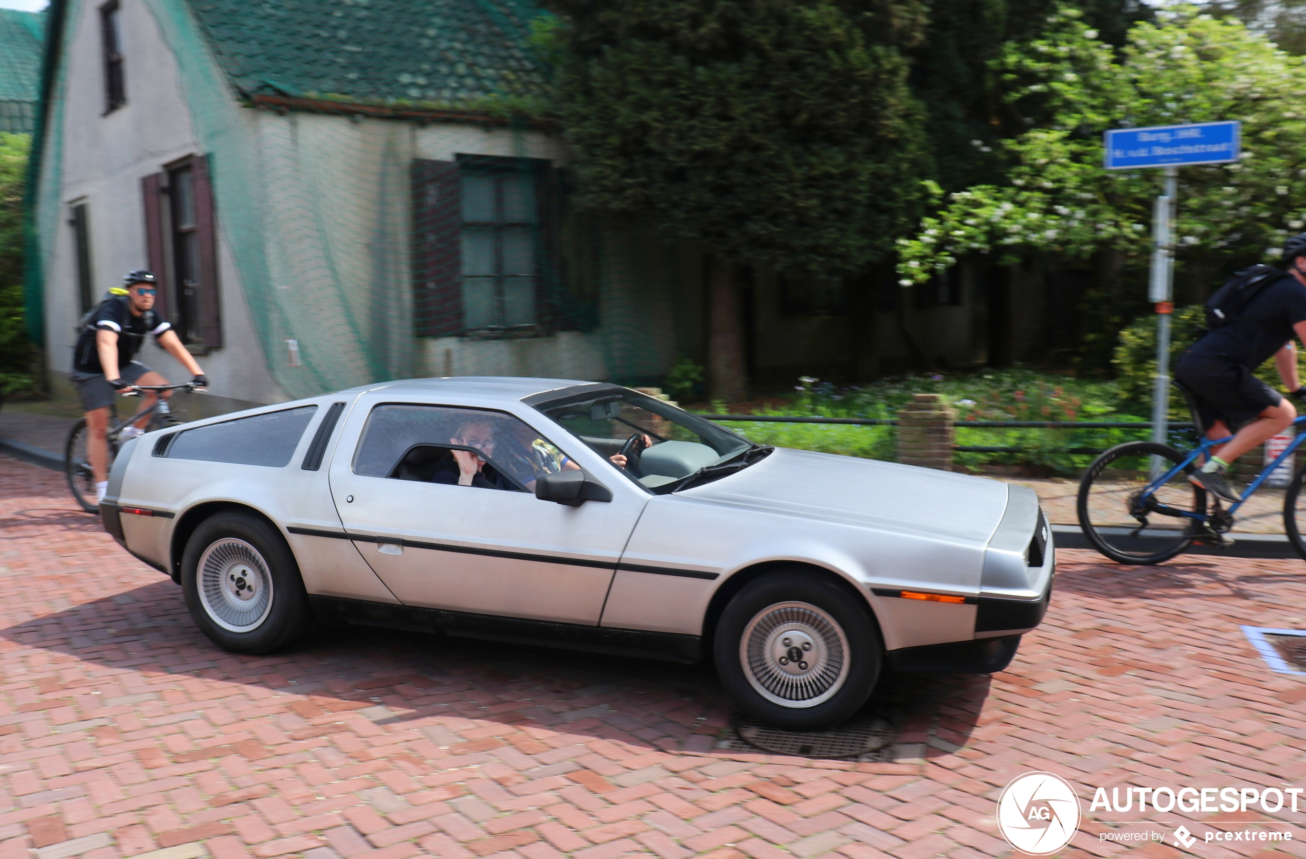 DeLorean DMC-12