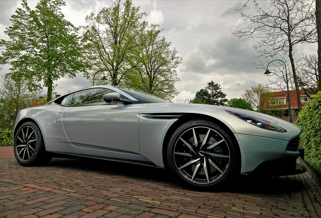 Aston Martin DB11 V8