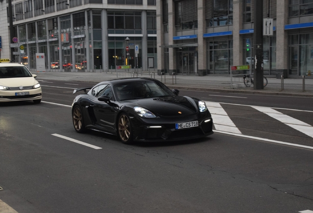 Porsche 718 Cayman GT4