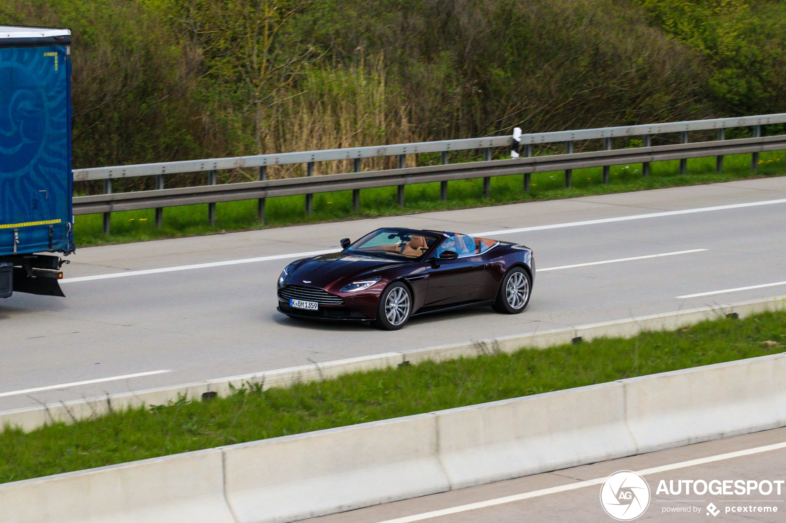 Aston Martin DB11 V8 Volante