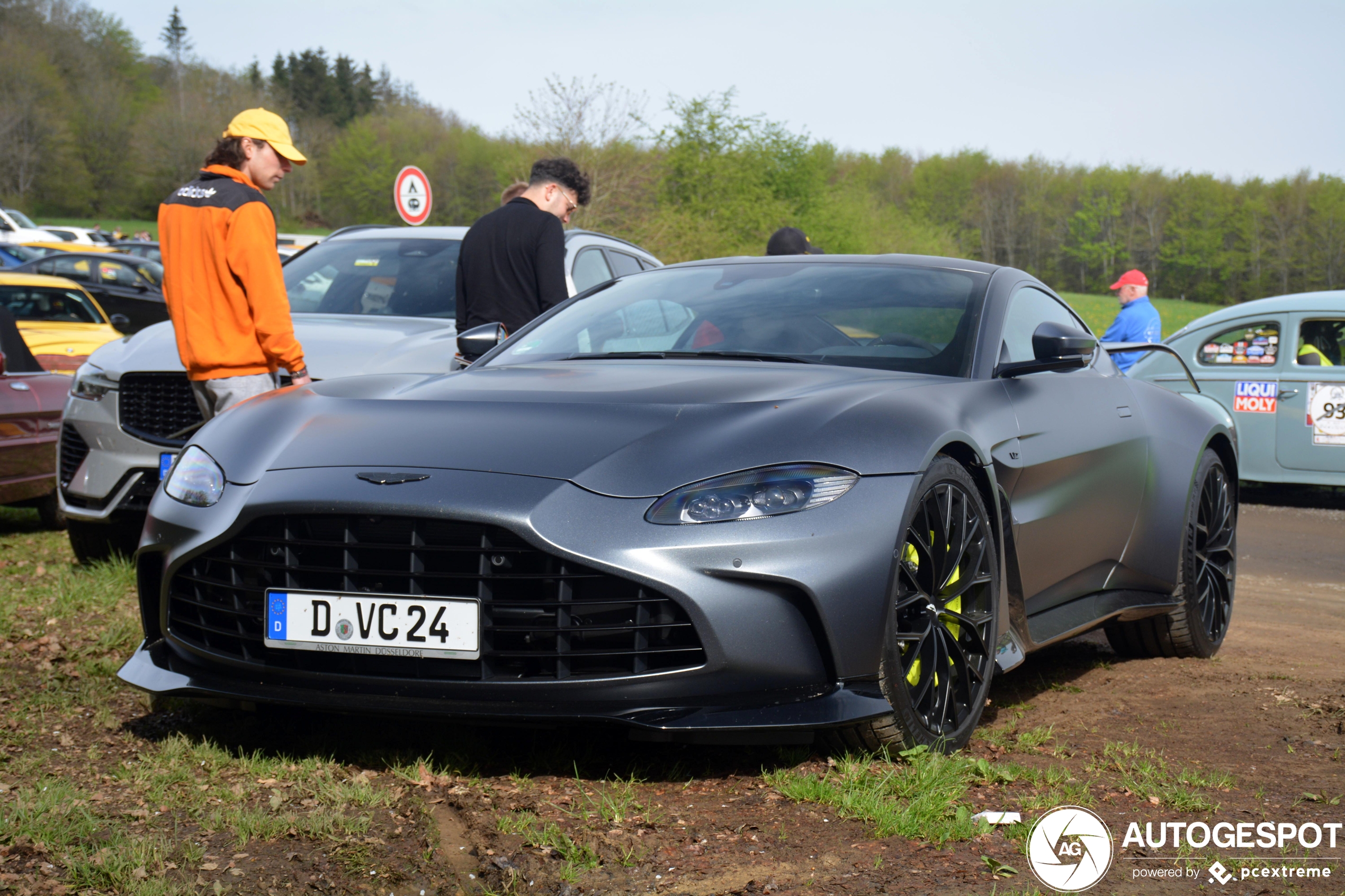 Aston Martin V12 Vantage 2023